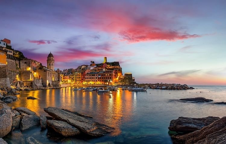 vernazza de noche